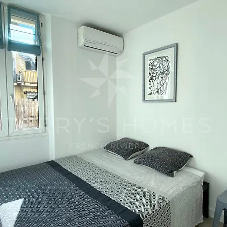 Conny By Terry's Homes Apartment *
